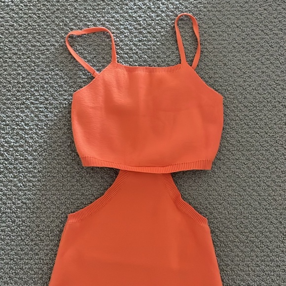 BRAND NEW side cut out midi dress - Picture 6 of 7